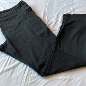 Women’s Athleta Black Ribbed Leggings!